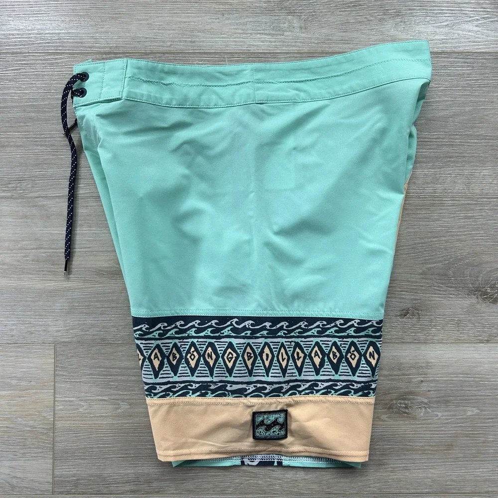 Billabong Men's 32 Burleigh Pro Minty Aqua Aztec BoardShort‎ Surf